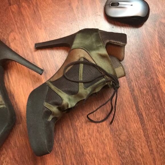 Stella McCartney’s camo booties - Picture 3 of 10